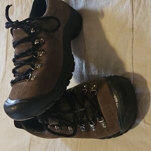 NICE Keen Suede Leather Hiking Shoes. 7